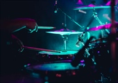 Travis Barker returns to Blink-182